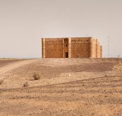 IL RESORT NEL DESERTO (DELLE SCUSE E DELLE BUONE INTENZIONI)