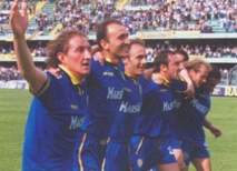 La squadra festeggia una grande salvezza