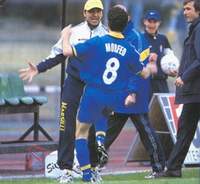Morfeo corre ad abbracciare Prandelli