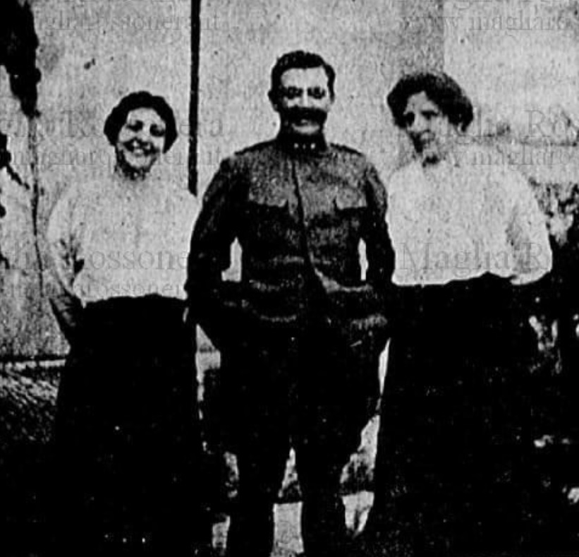 Sandro Trerè in mezzo alla moglie e alla suocera