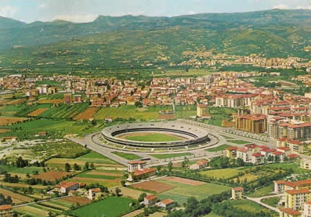 Veduta panoramica della zona stadio  in una cartolina di fine anni'60. Si noti come l'espansione urbanistica sia già  in fase avanzata.