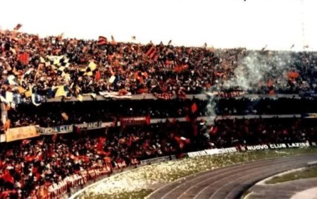 Curva rossonera al Bentegodi