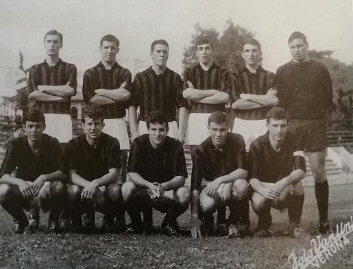 Una formazione dell'Audace del 1962-63 (foto Vantini). Castellini è il secondo in piedi da destra