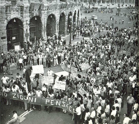 Corteo di protesta dei tifosi