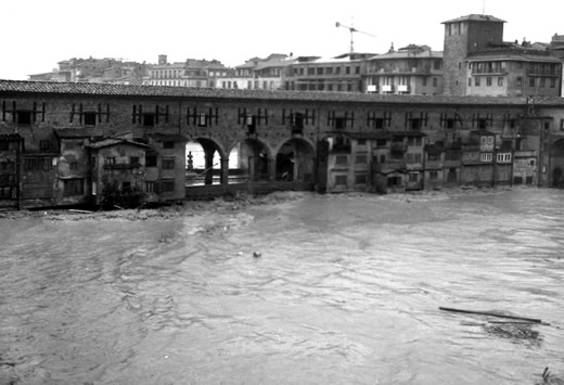 Ponte Vecchio sommerso dalle acque