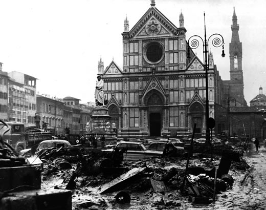 Piazza Santa Croce dopo l'alluvione
