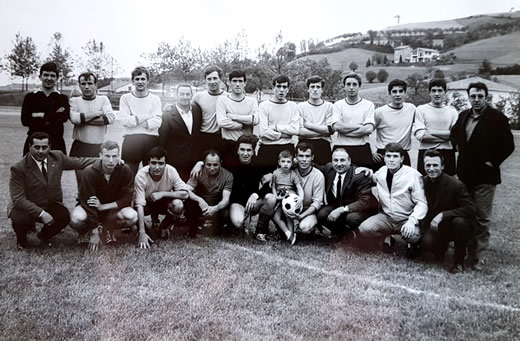 Foto di gruppo per i vincitori sul campo di Salsomaggiore